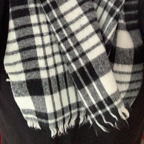PICK 4 , GET 1 FREE..Scarf, Warm,Cosy, Black & White. - Picture 2 of 4